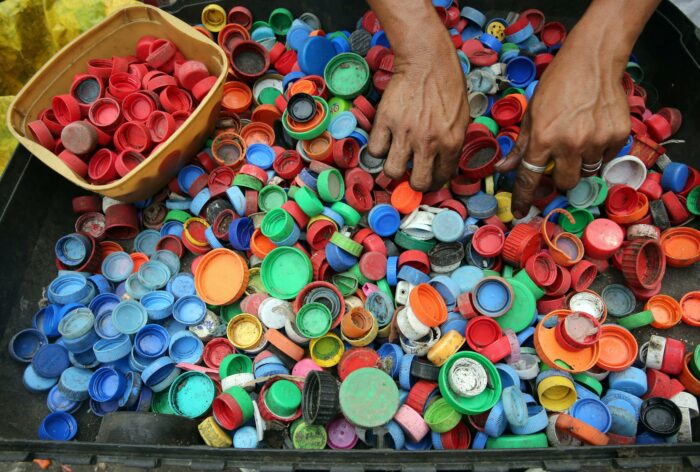 Reciclagem do lixo - tampas de plástico
