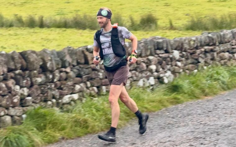 Corredor vegano Damian Hall vence a Lakeland 100 de 2025