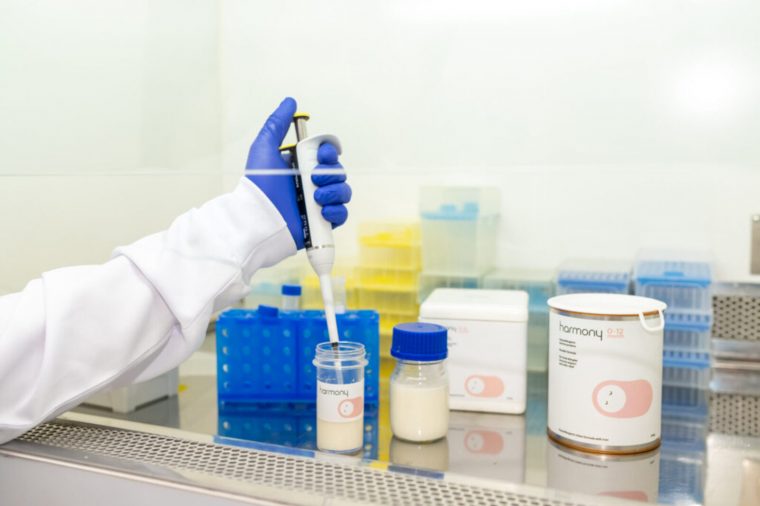 Governo investe R$ 31,8 milhões em biotech que aproxima fórmulas infantis do leite materno