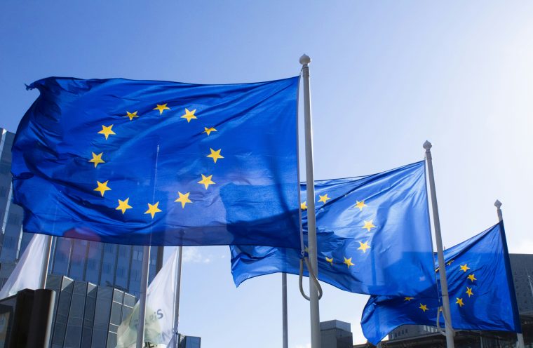 Parlamento Europeu aprova restrições ao uso de termos associados à carne em produtos vegetais e cultivados em laboratório